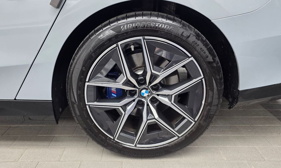 BMW 5-Series 2024