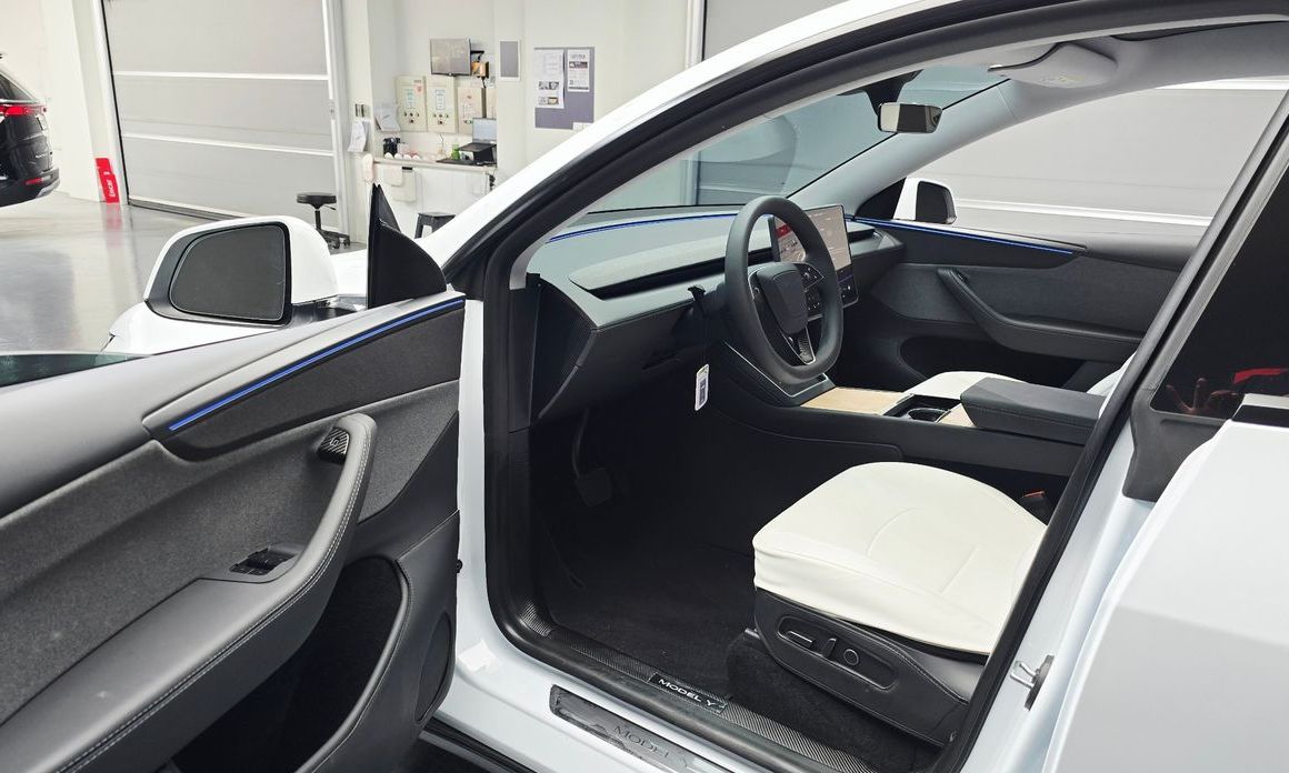 Tesla Model Y 2025