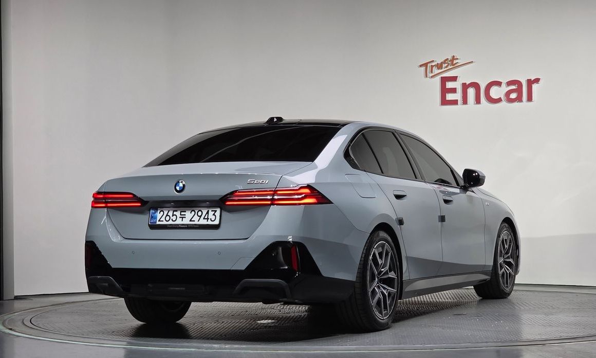 BMW 5-Series 2024