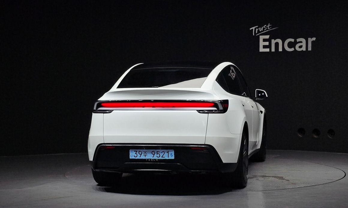 Tesla Model Y 2025