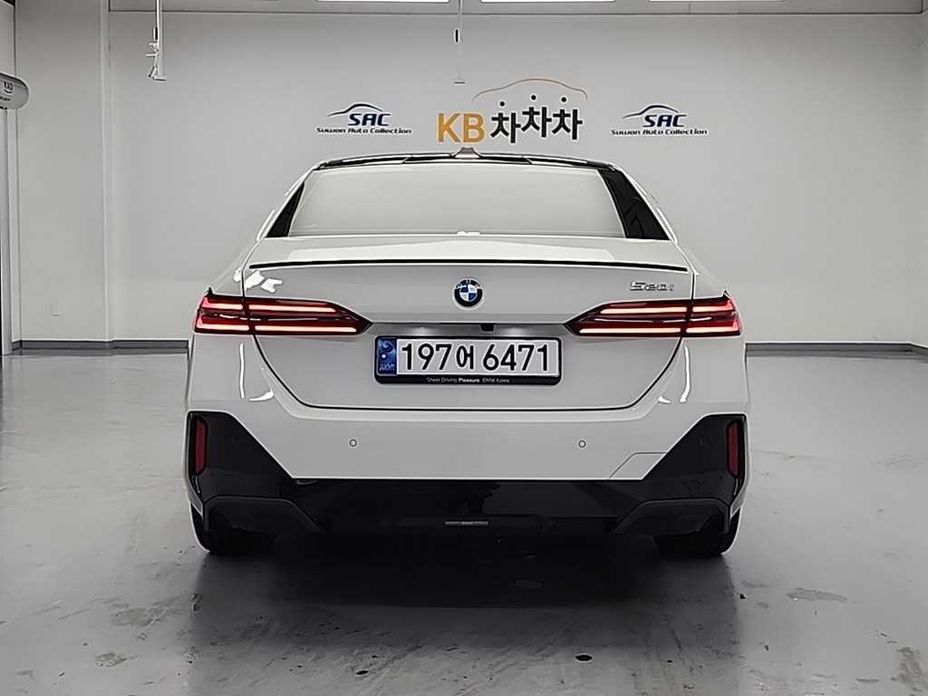 BMW 5-Series 2025
