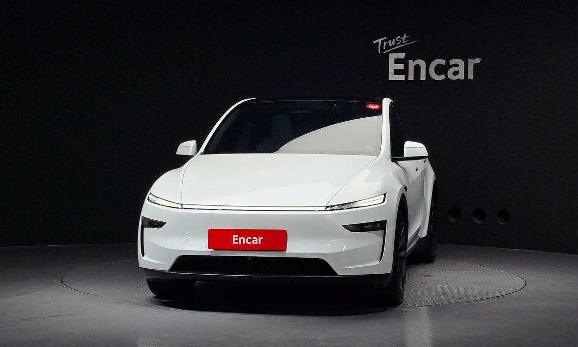 Tesla Model Y 2025