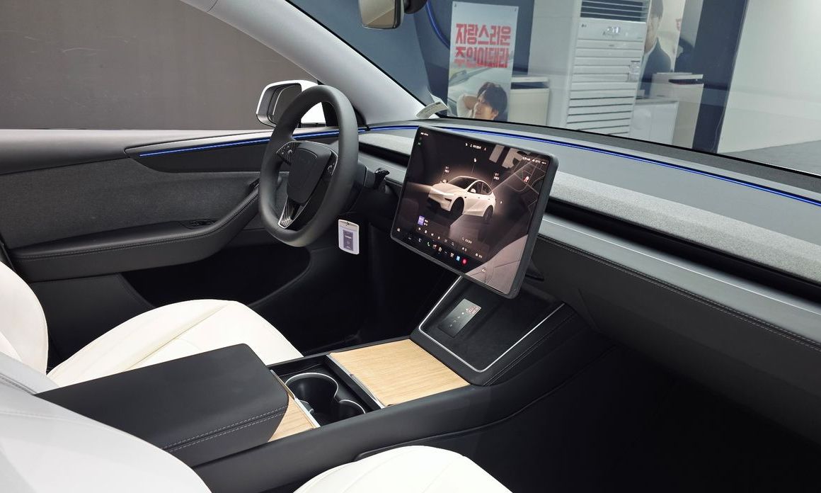 Tesla Model Y 2025