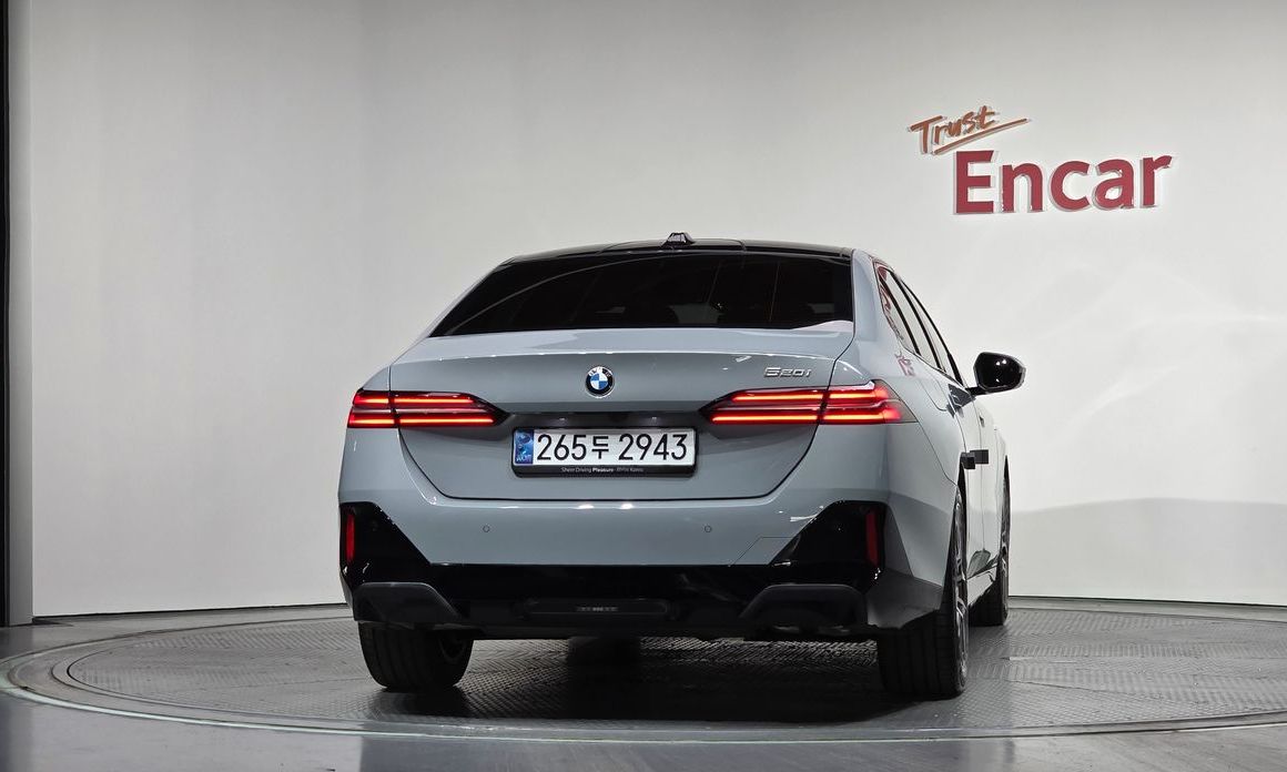 BMW 5-Series 2024