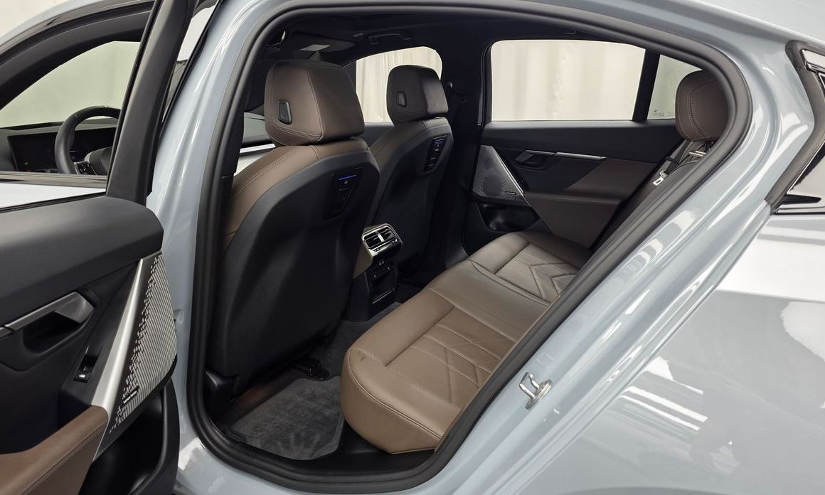 BMW 5-Series 2024