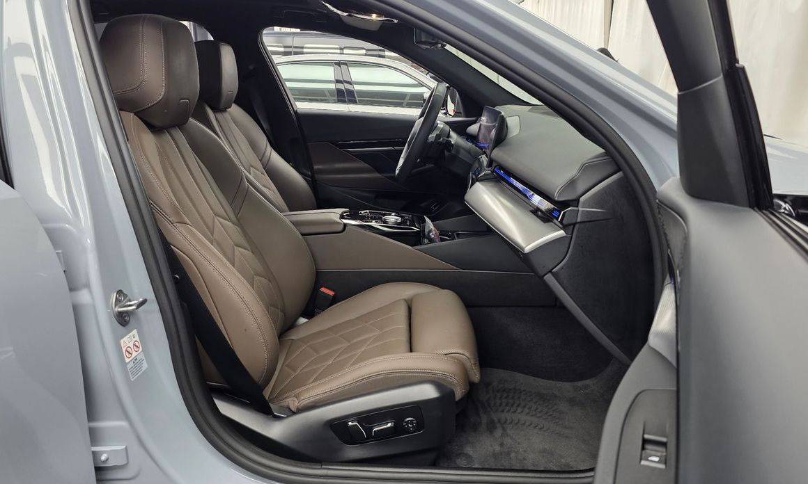 BMW 5-Series 2024