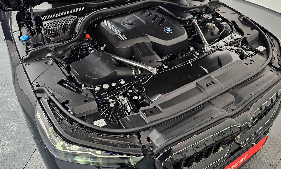 BMW 5-Series 2025