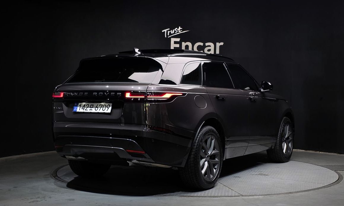 Land Rover Range Rover Velar 2026