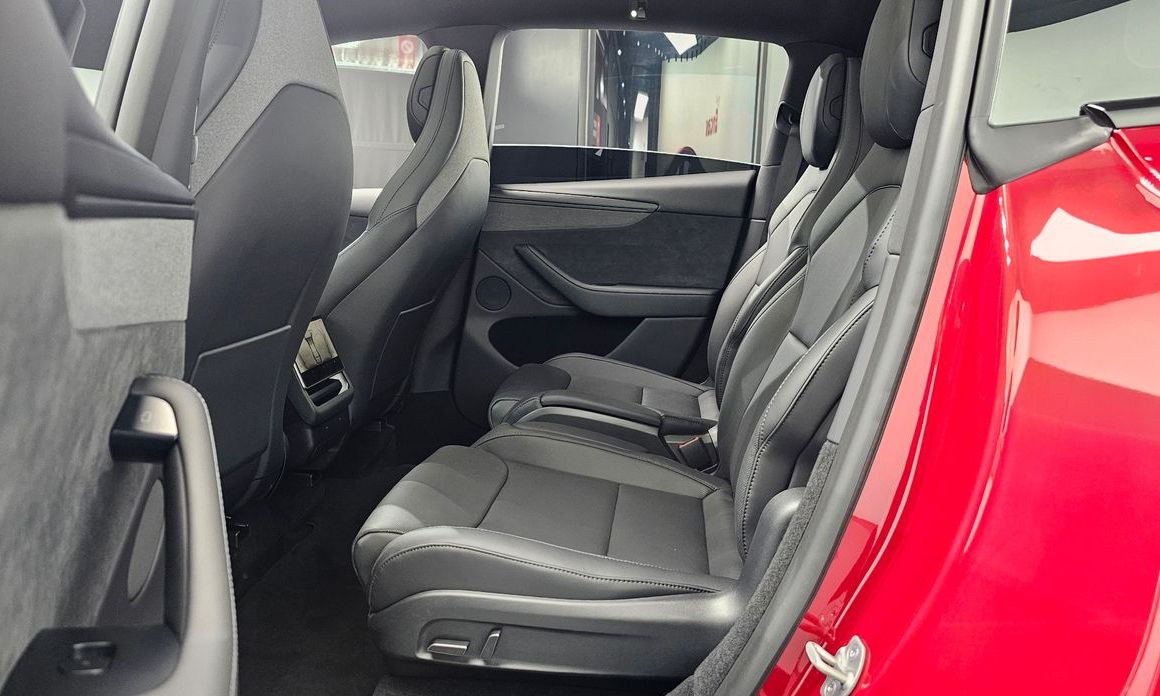 Tesla Model Y 2026