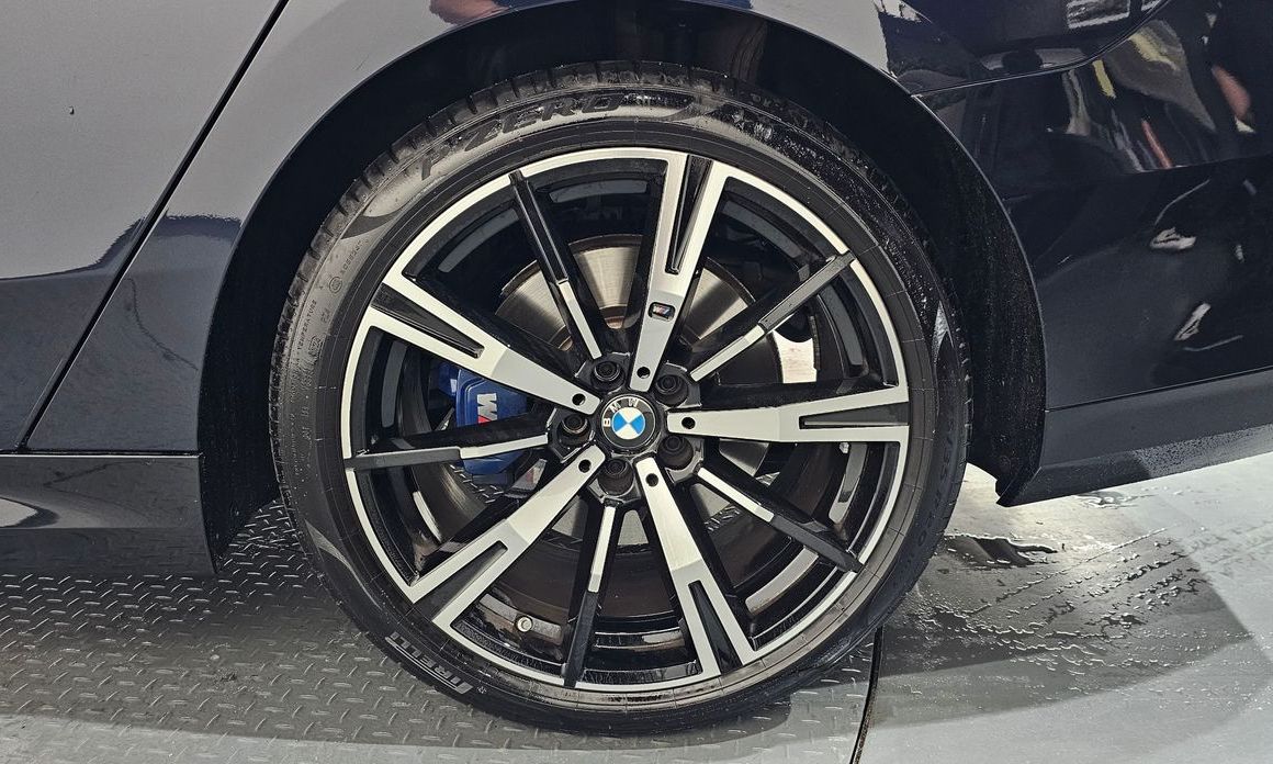 BMW 5-Series 2025