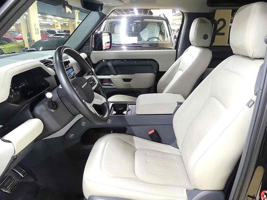 Land Rover Defender 2022