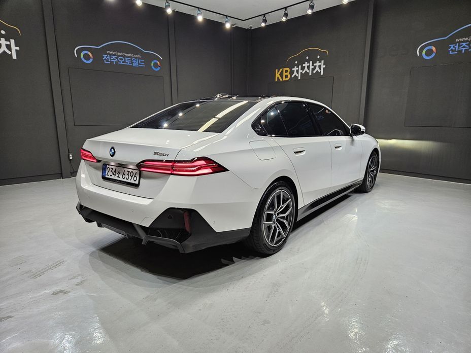BMW 5-Series 2026