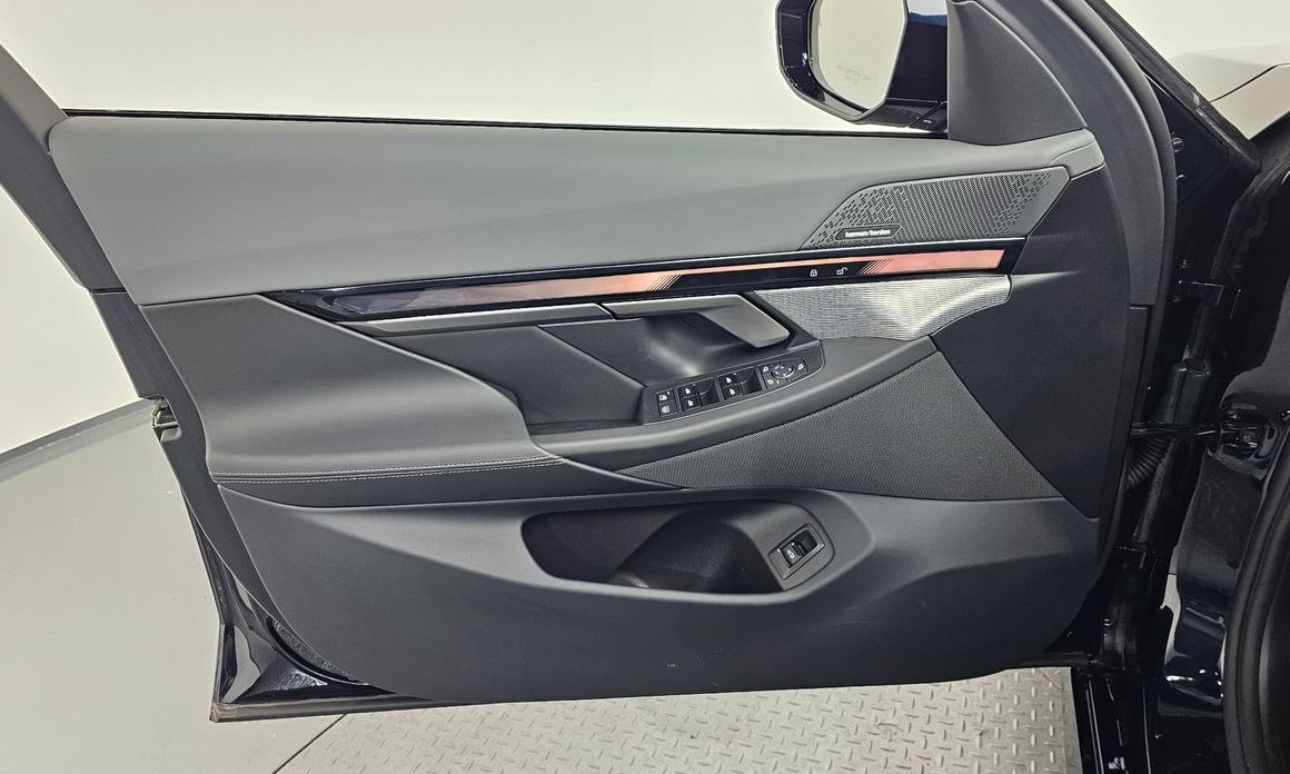 BMW 5-Series 2025