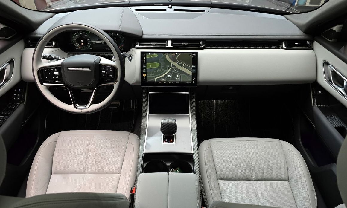 Land Rover Range Rover Velar 2026