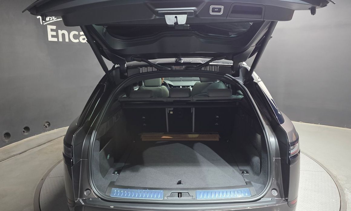 Land Rover Range Rover Velar 2026