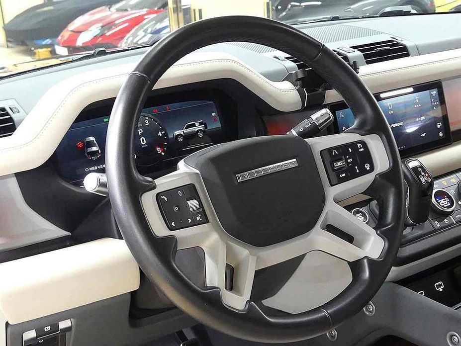 Land Rover Defender 2022