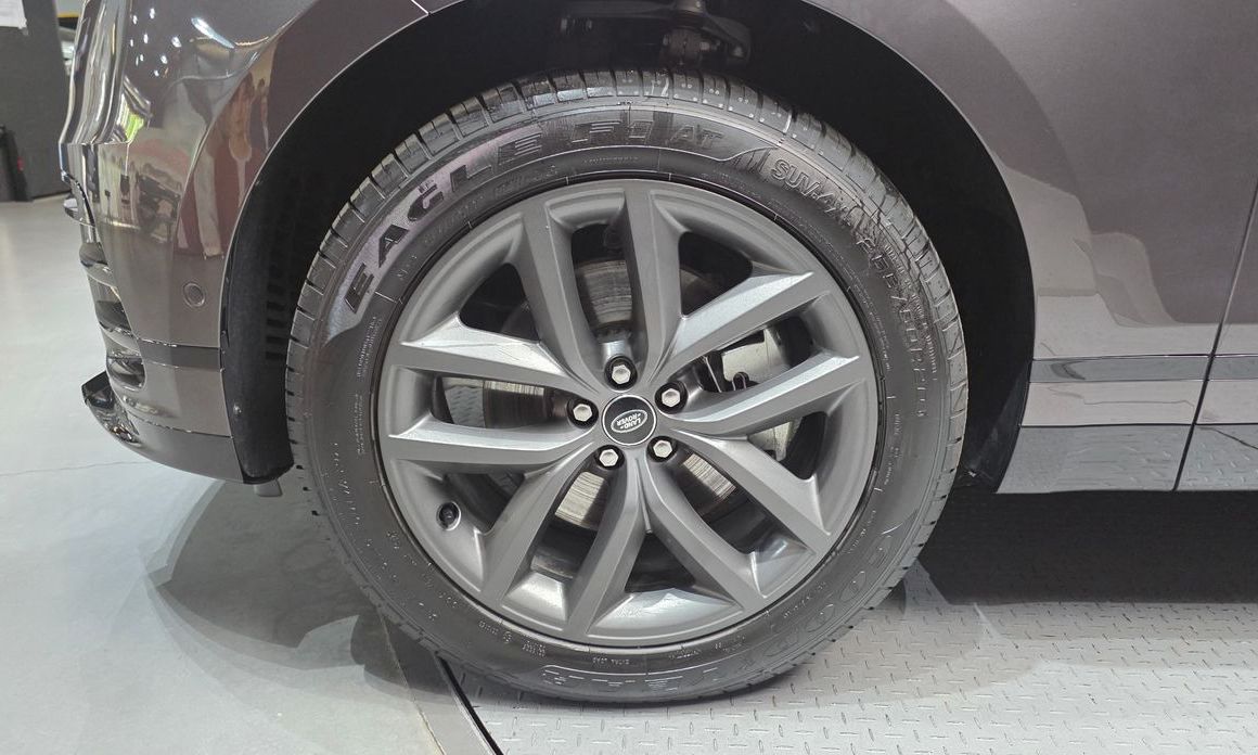 Land Rover Range Rover Velar 2026