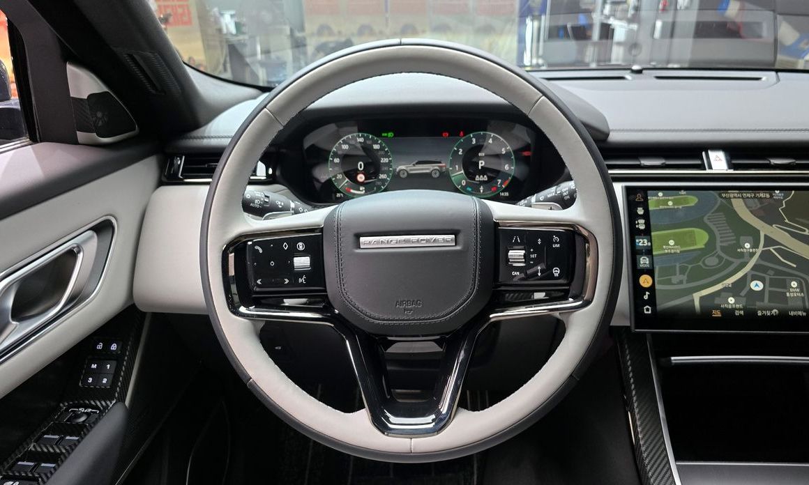 Land Rover Range Rover Velar 2026