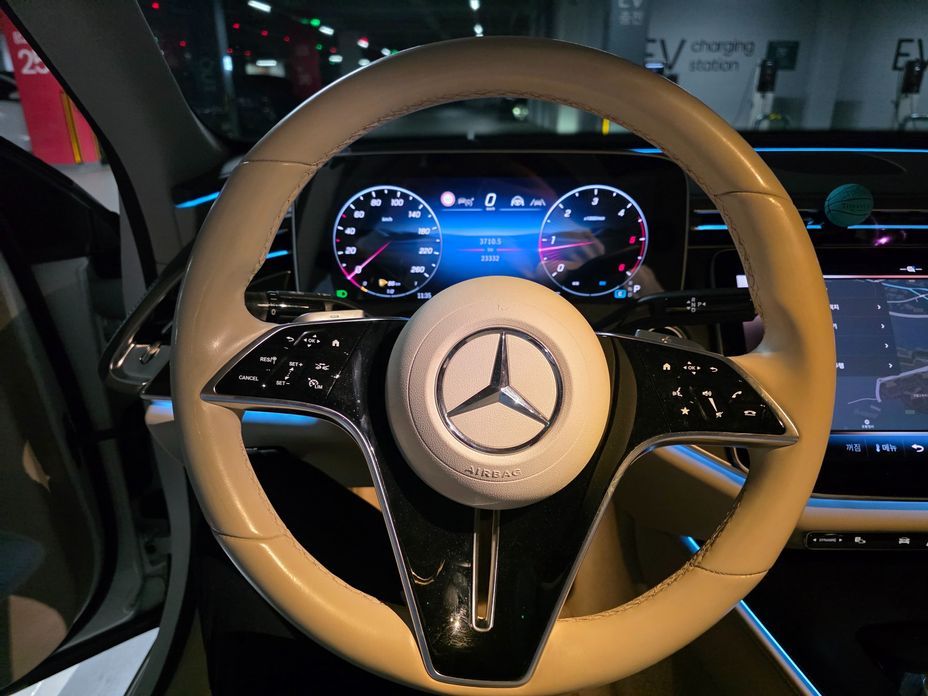 Mercedes-Benz E-Class 2024