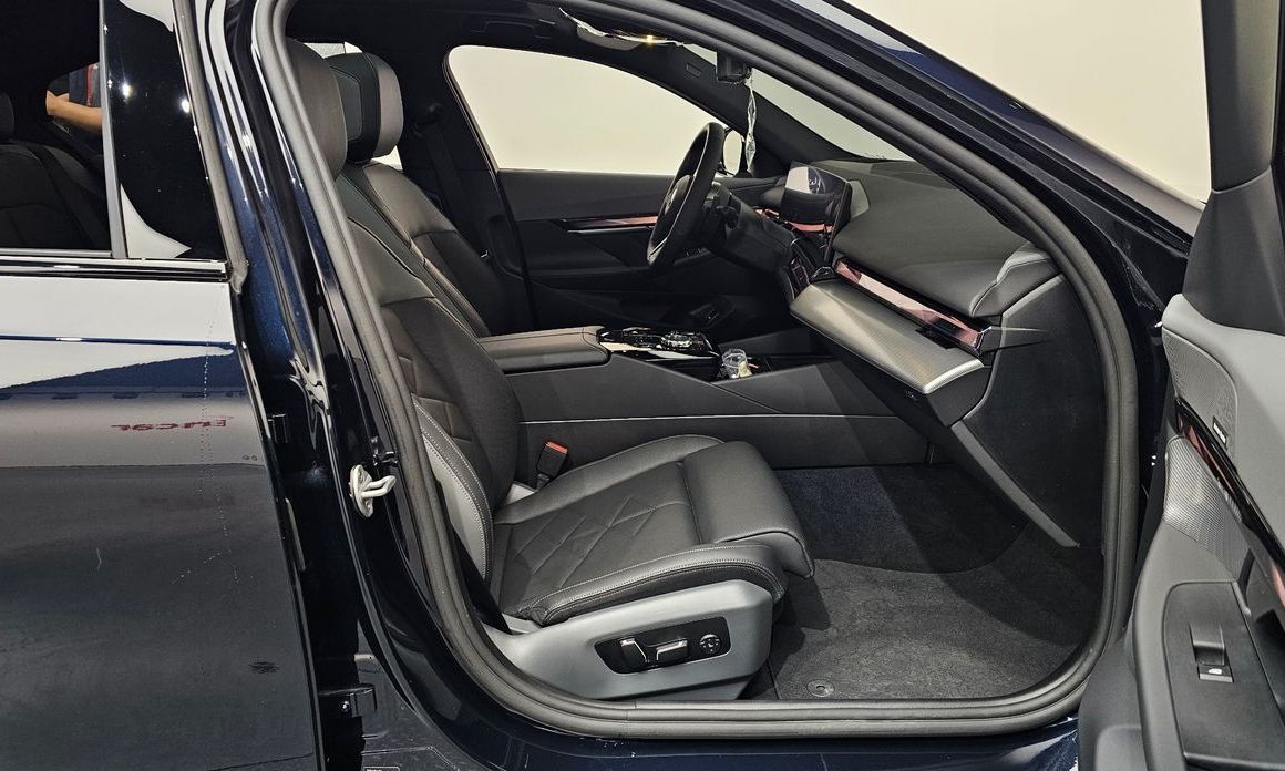 BMW 5-Series 2025