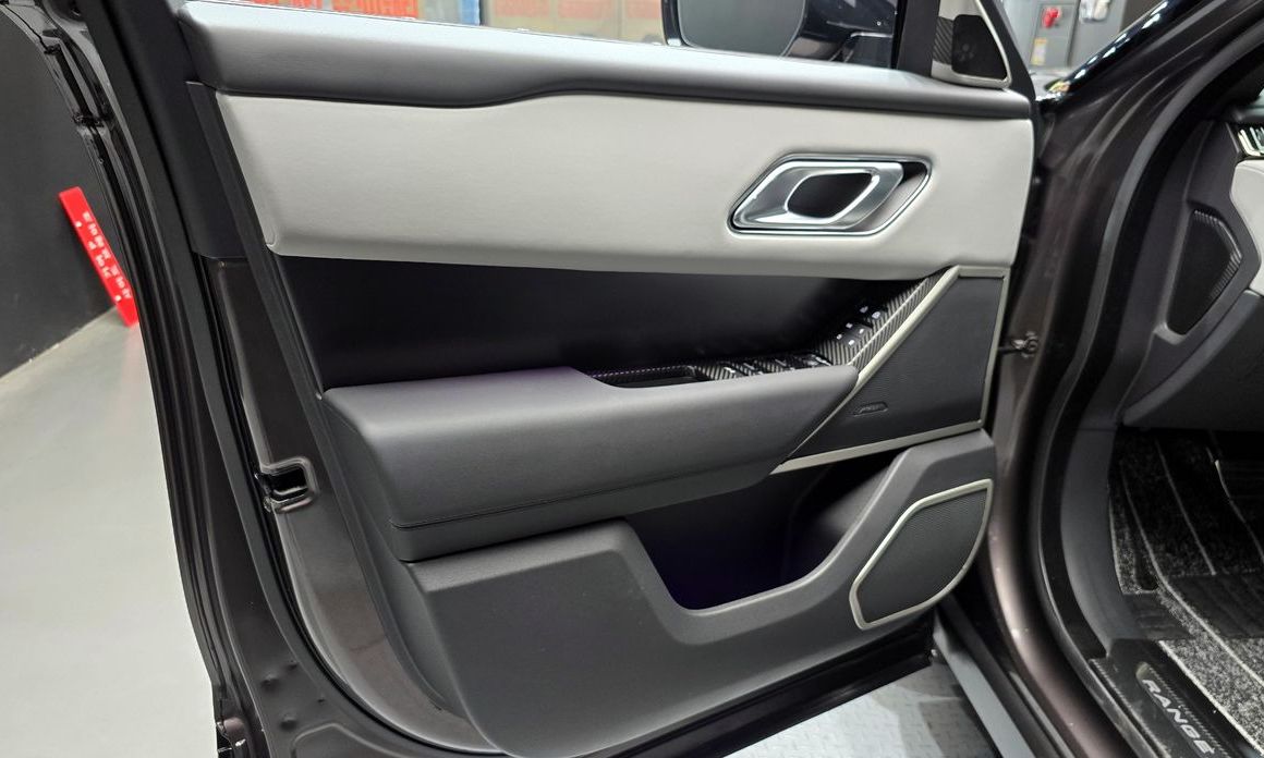 Land Rover Range Rover Velar 2026