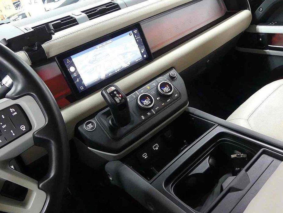Land Rover Defender 2022