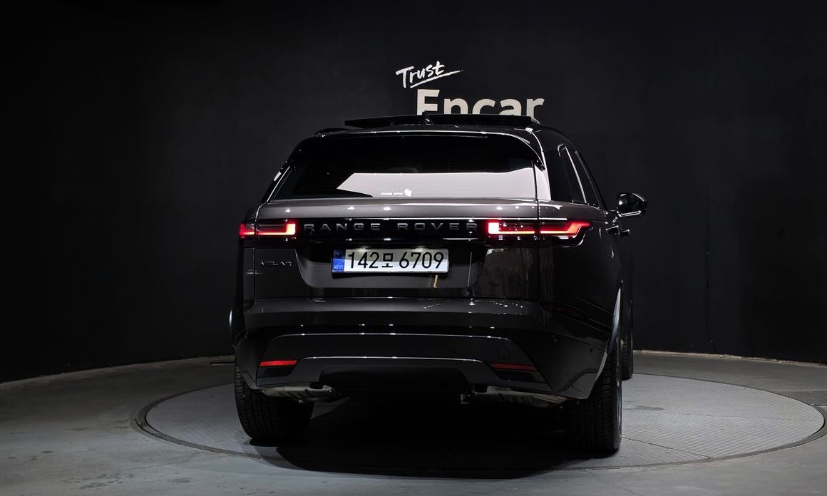 Land Rover Range Rover Velar 2026