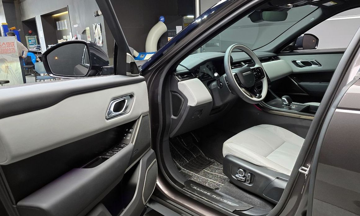 Land Rover Range Rover Velar 2026