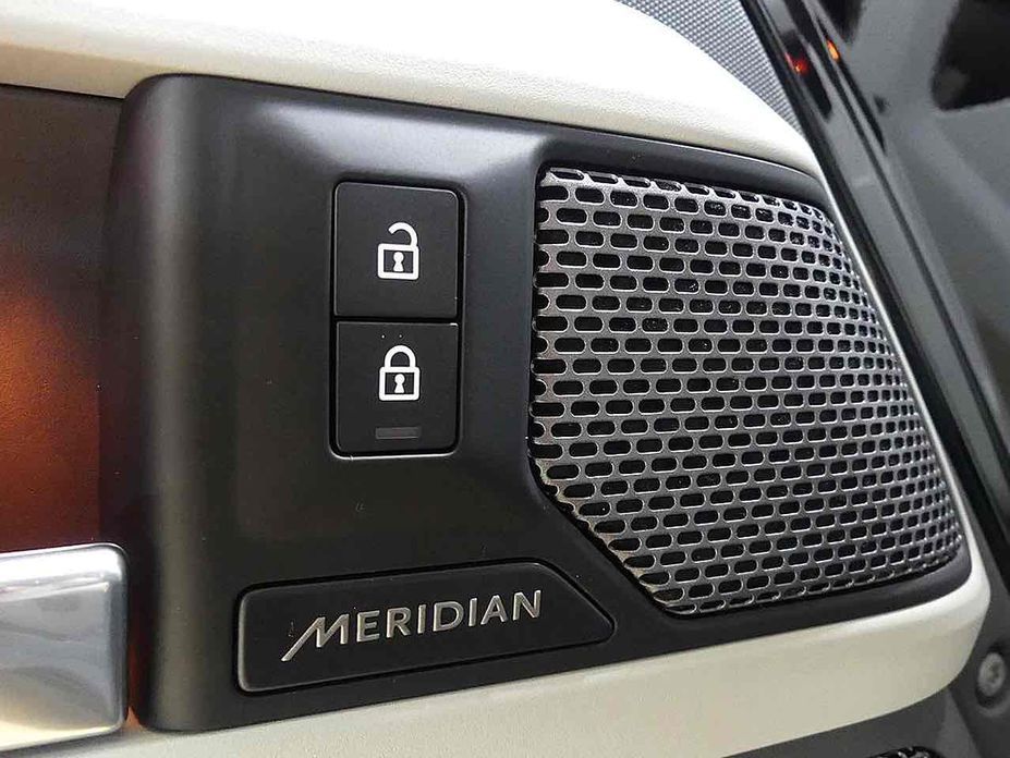 Land Rover Defender 2022