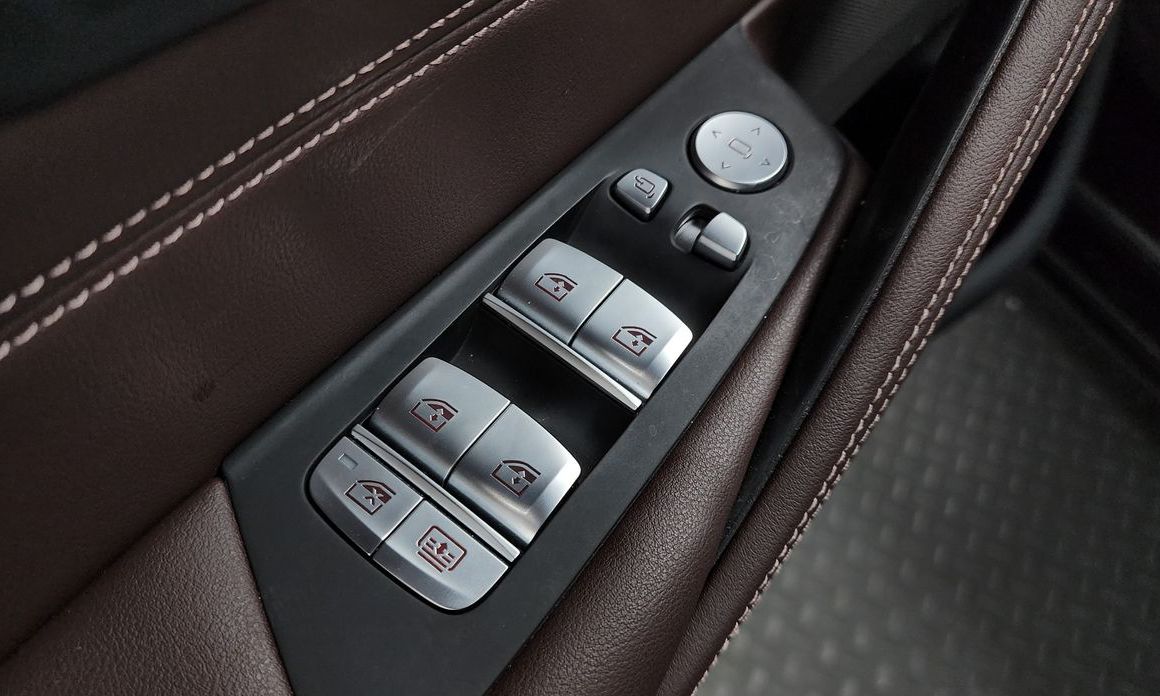 BMW 5-Series 2023