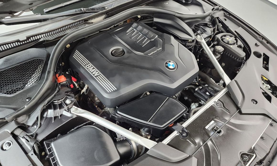 BMW 5-Series 2023