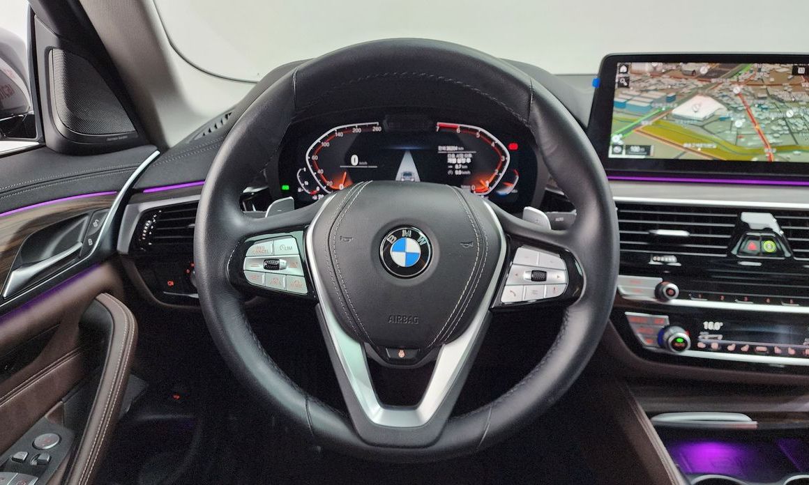 BMW 5-Series 2023