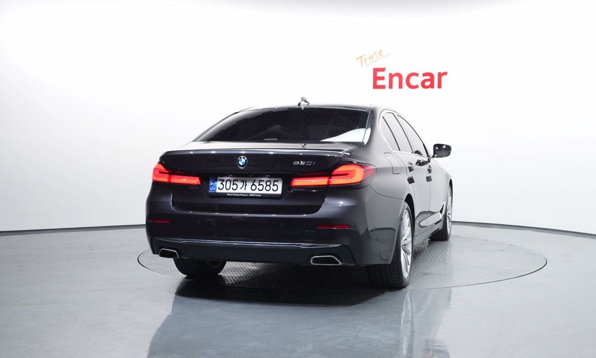 BMW 5-Series 2023