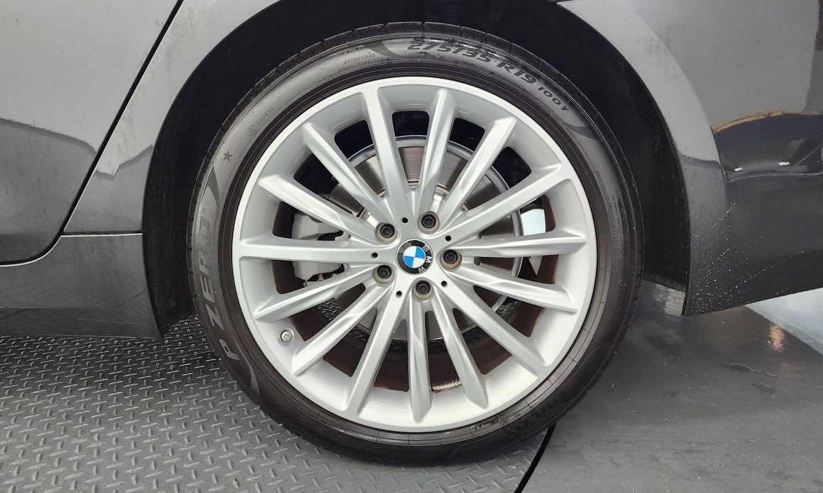BMW 5-Series 2023