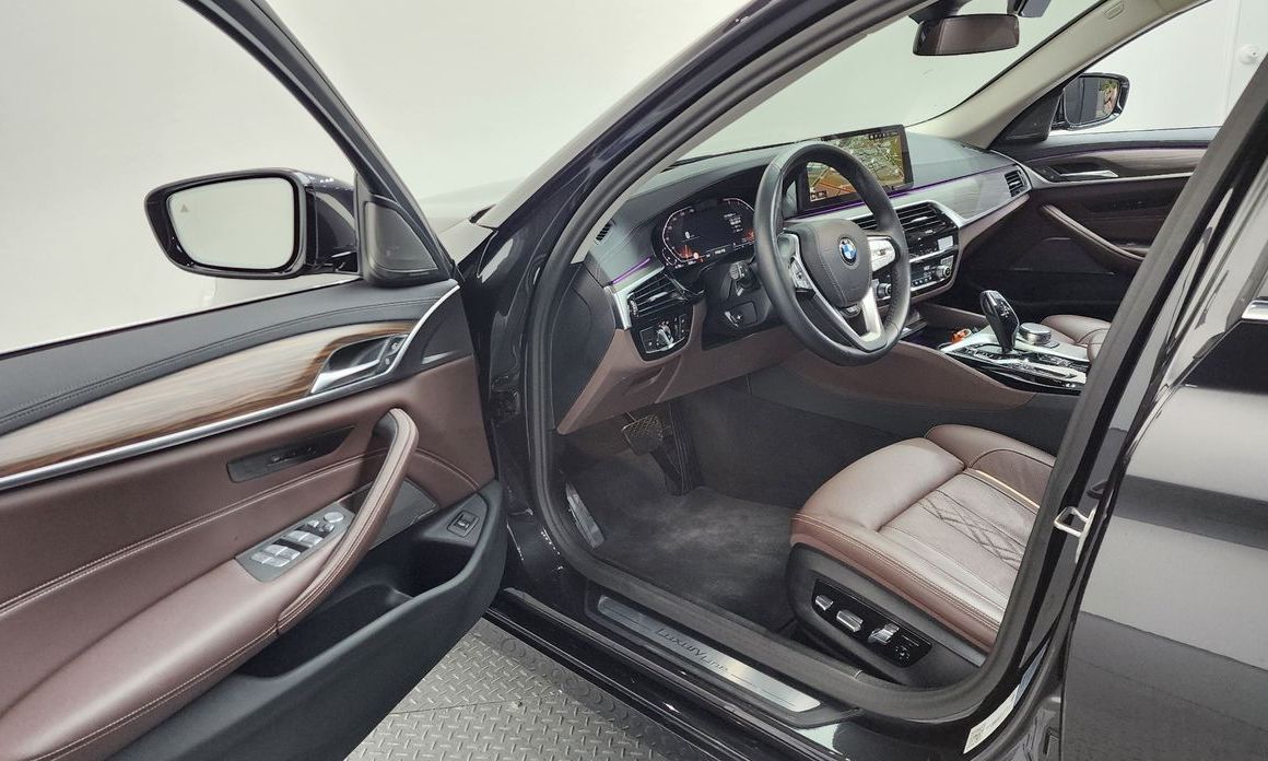 BMW 5-Series 2023