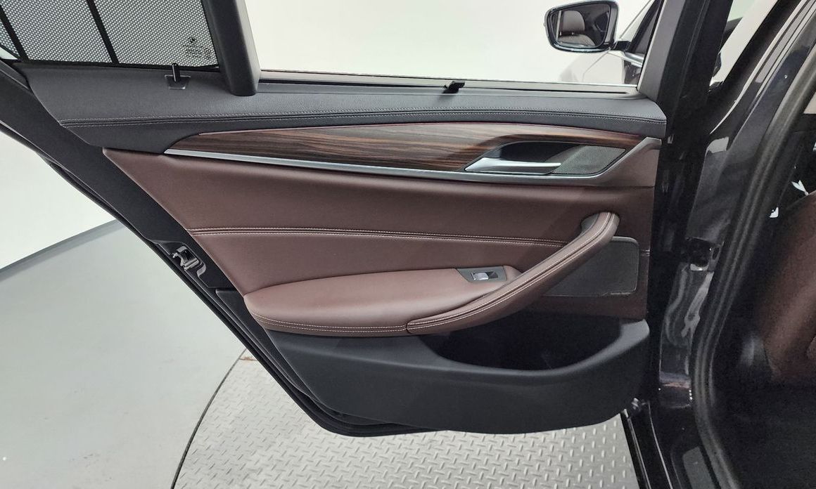 BMW 5-Series 2023