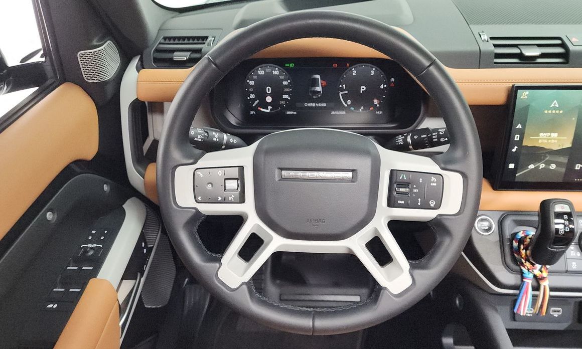 Land Rover Defender 2023