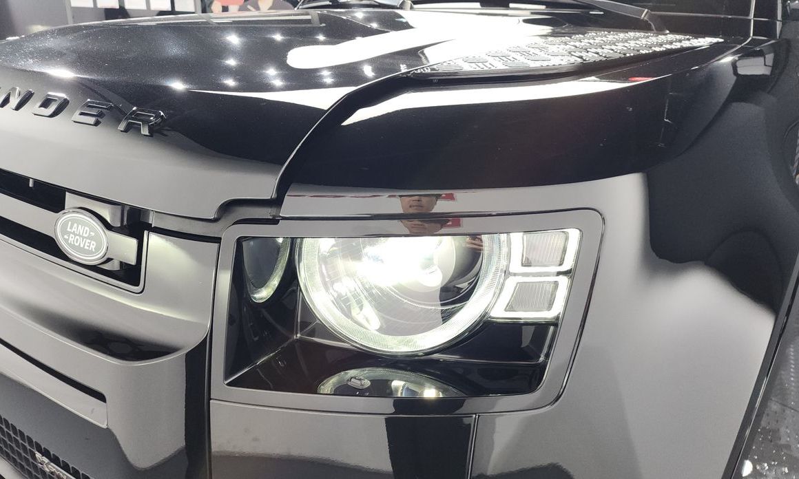 Land Rover Defender 2023