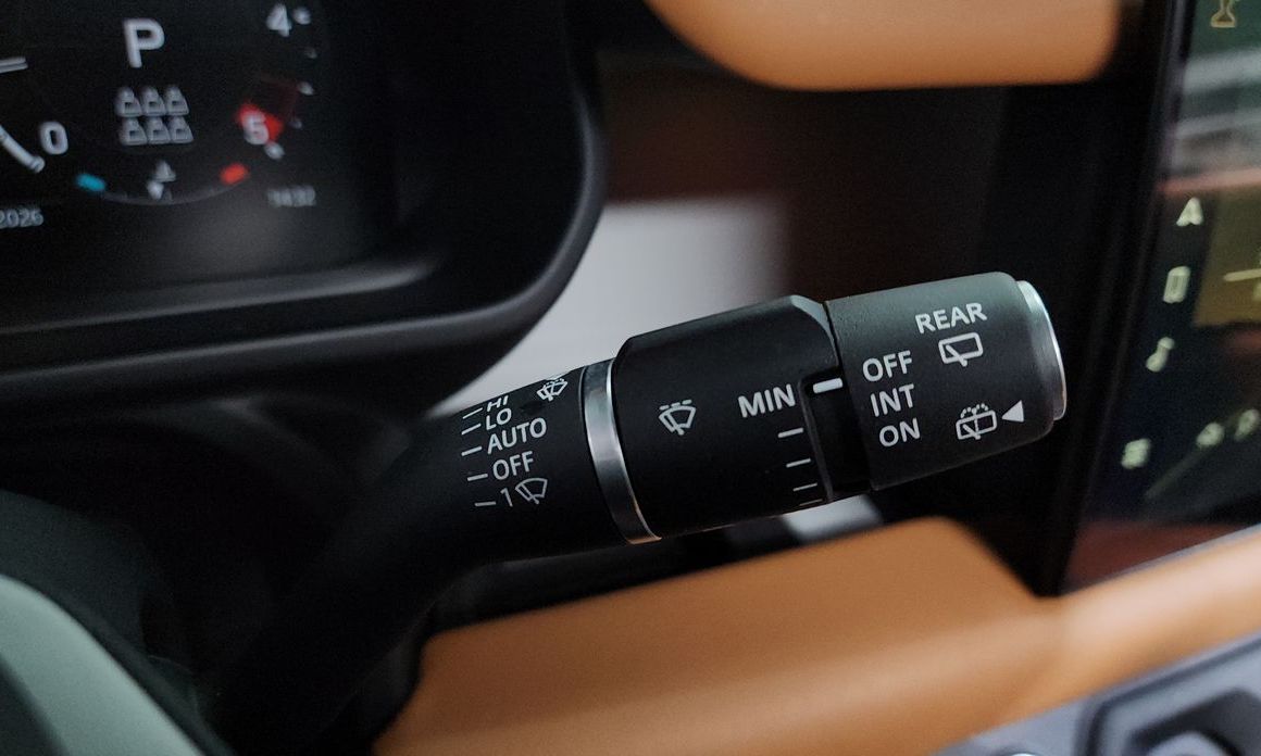 Land Rover Defender 2023