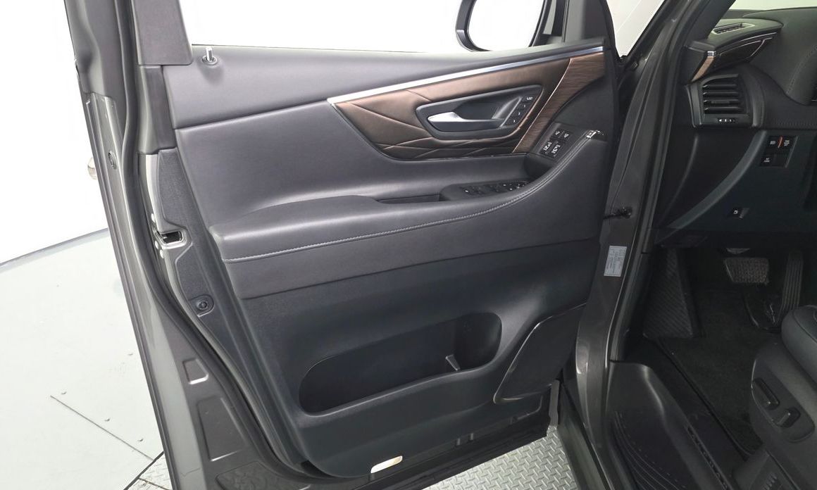 Toyota Alphard 2025