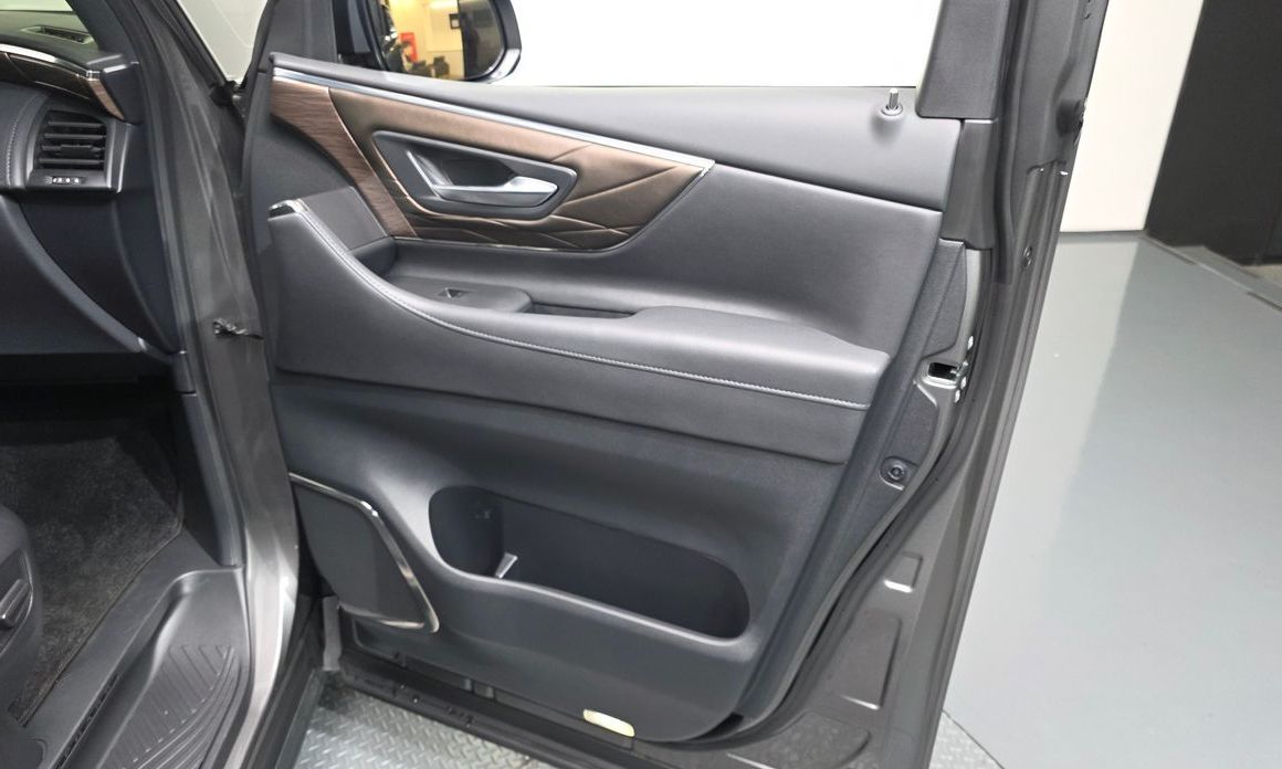Toyota Alphard 2025