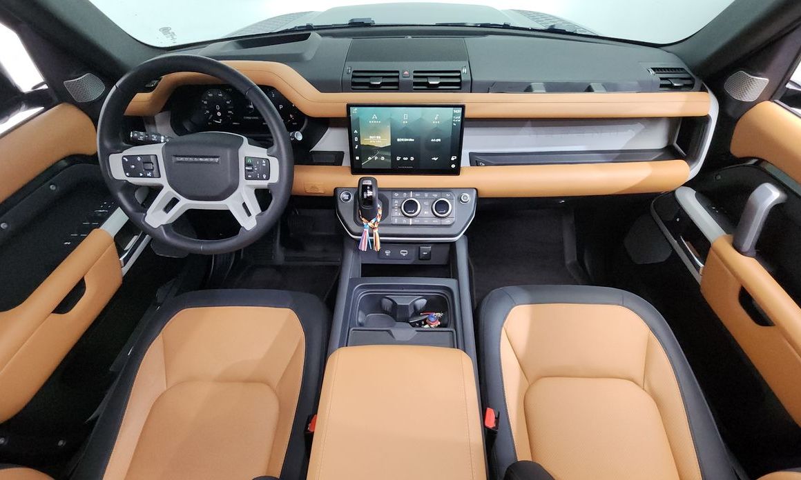 Land Rover Defender 2023