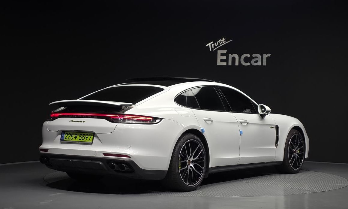 Porsche Panamera 2023