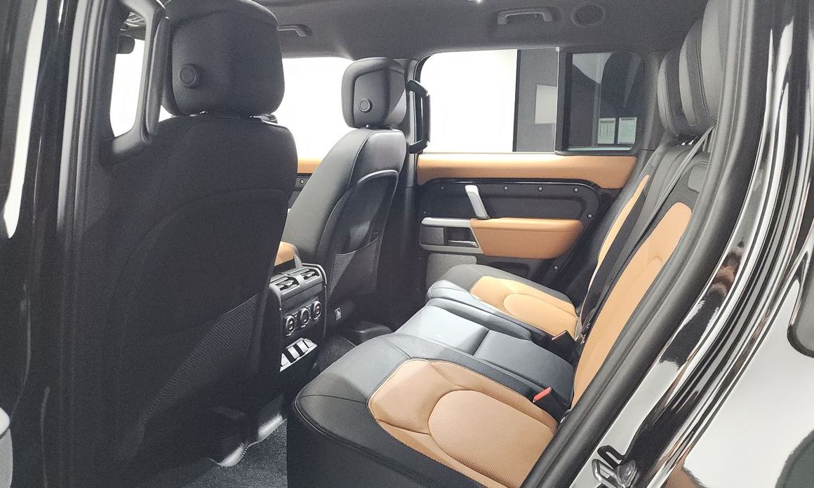 Land Rover Defender 2023