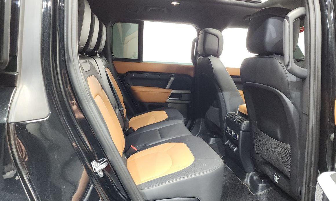 Land Rover Defender 2023