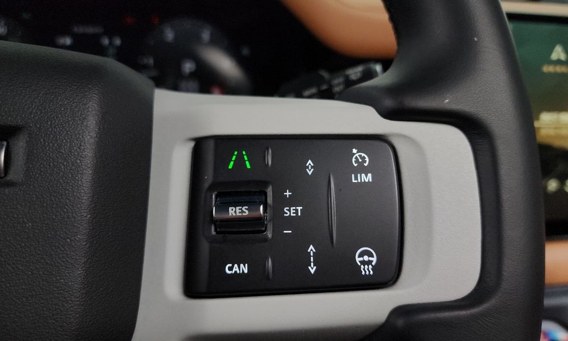 Land Rover Defender 2023