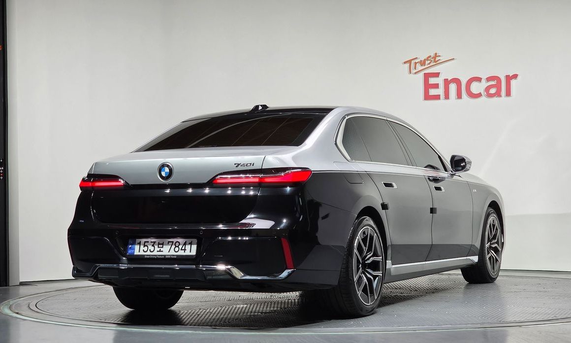 BMW 7-Series 2023