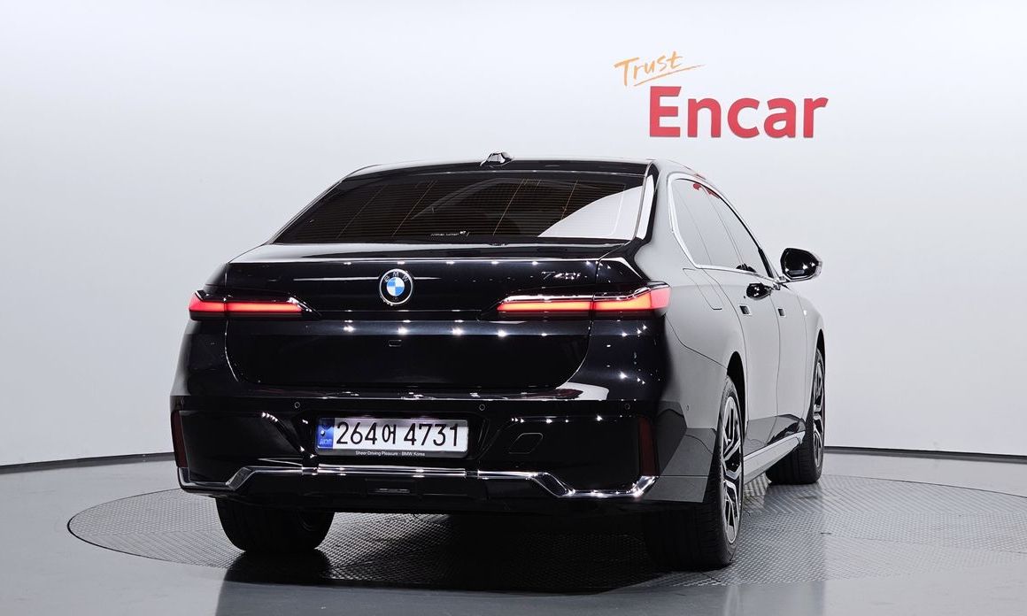 BMW 7-Series 2023
