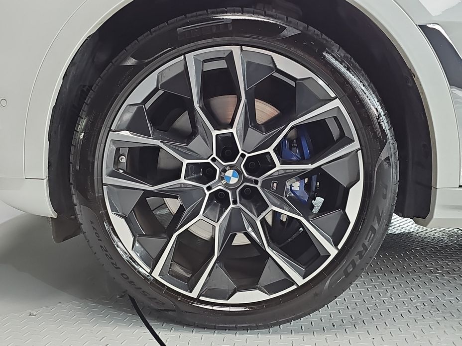 BMW X7 2025