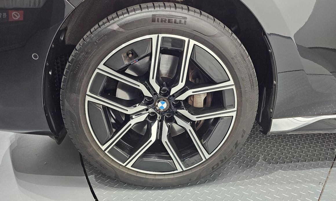 BMW 7-Series 2023
